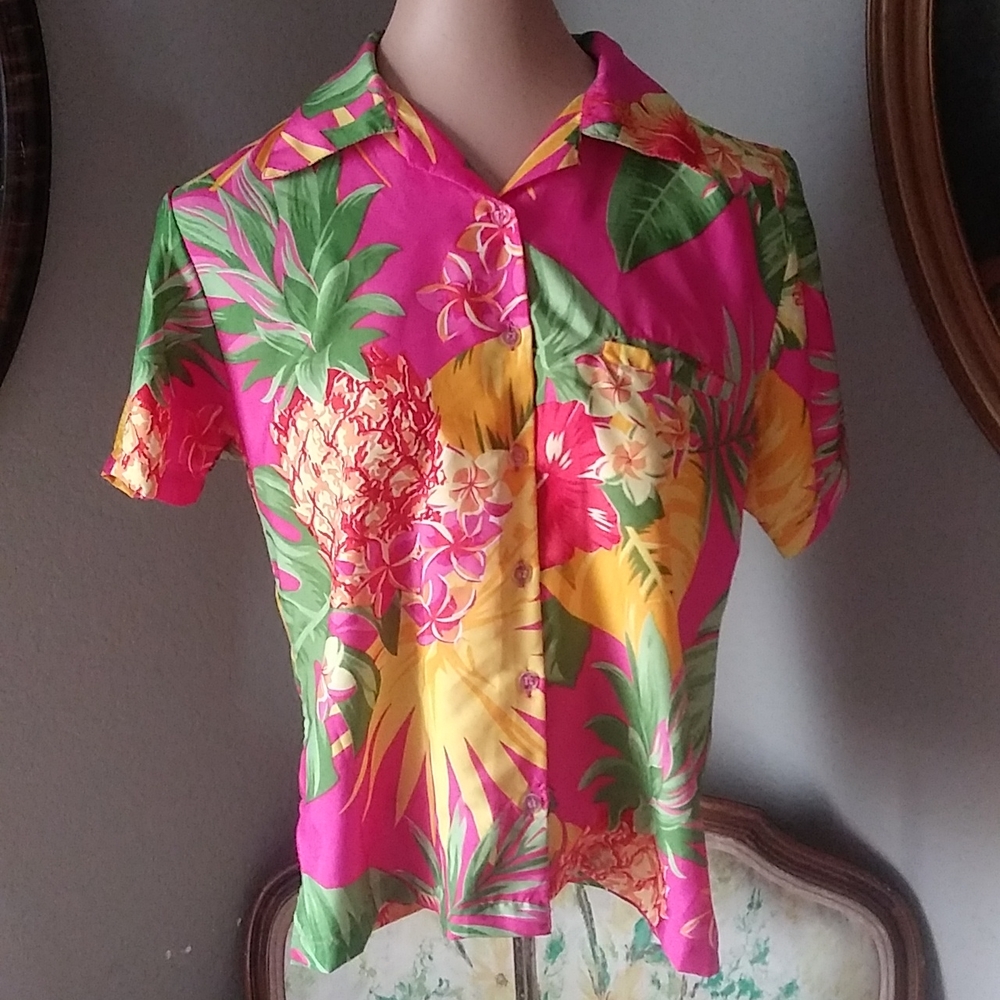 King Kameha - Women's Silk Bright Pineapple Floral Print Hawaiian Shirt. XS
